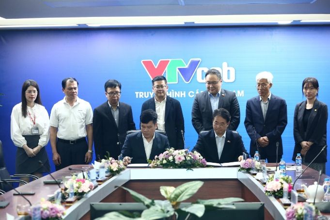 고양특례시-베트남 VTV 케이블, 방송미디어 영상산업발전 업무협약 (앞줄 왼쪽) 부이 후이 남(Bui Huy Nam) VTV 케이블 대표이사, (앞줄 오른쪽) 이동환 고양특례시장