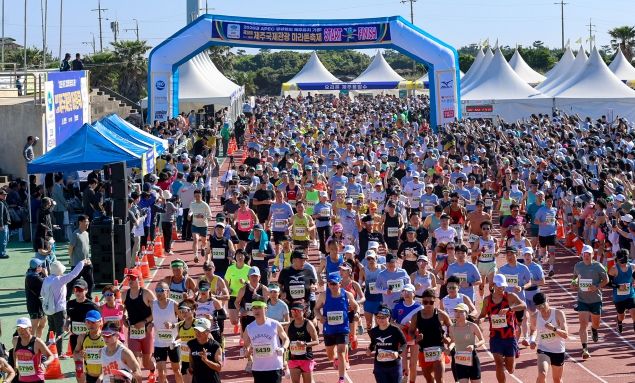 4,600명 마라토너 염원 모아‘2025 APEC은 제주에서’