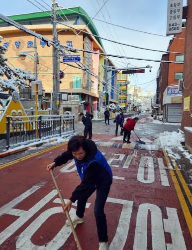 의정부시 의정부1동, '제설봉사단' 신속한 첫 제설작업 나서
