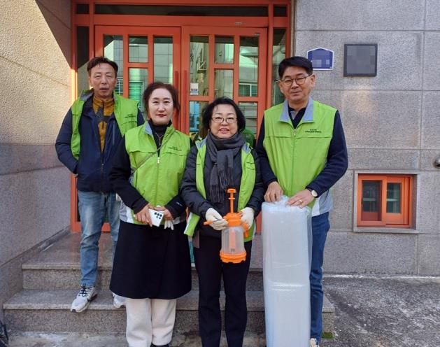 의정부시 송산2동 지사협, 홀몸 어르신 위한 ‘따뜻한 집, 사랑의 단열사업’ 추진