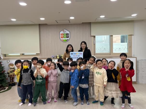 안성시서부무한돌봄네트워크팀, 국공립 공도우미린어린이집으로부터 이웃사랑 성금 전달받아