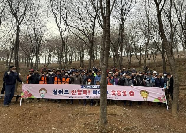 시흥시 오난산 전망공원에 봄맞이 산철쭉 10,500본 식재