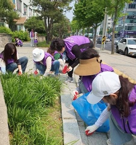 수원시 팔달구 인계동, 2025년 여름맞이 잡초제거 등 환경정비 실시