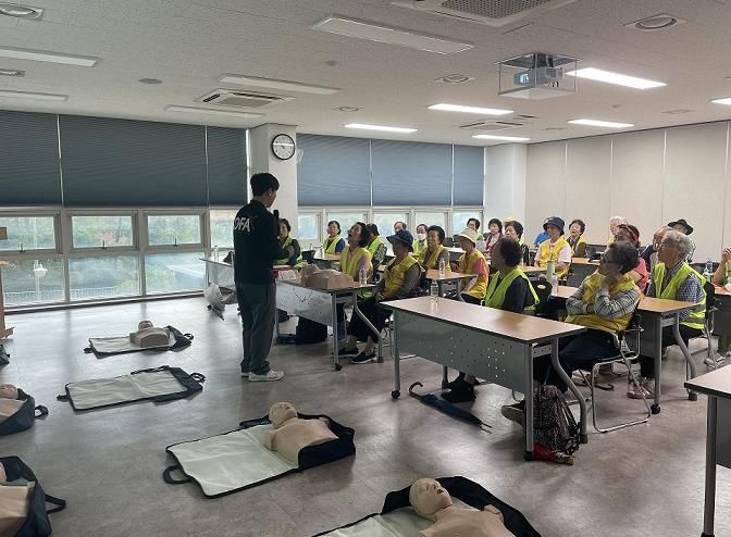 파주시 금촌2동, 노인일자리 참여 어르신 대상 심폐소생술 교육 실시