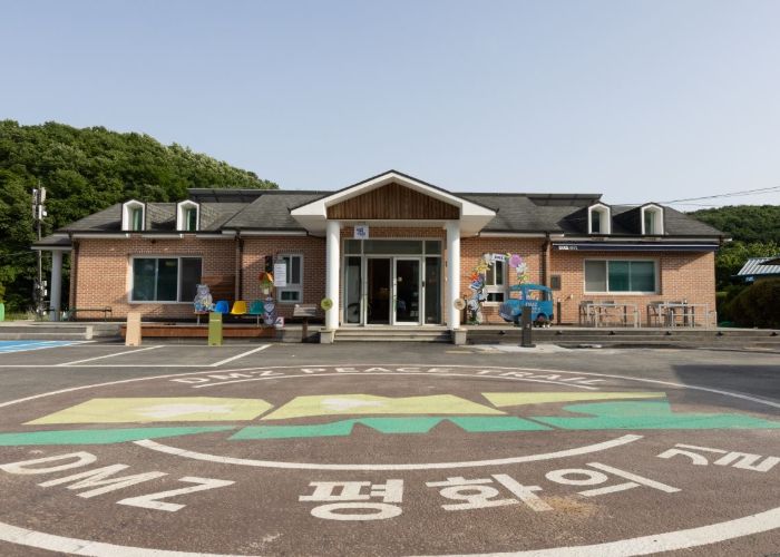 DMZ 평화의 길 거점센터 모습(김포시 월곶면 용강로 250번길, 104)