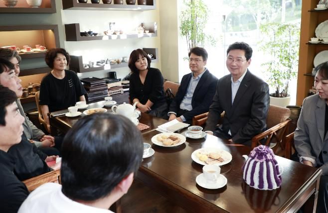 10일 이상일 시장은 수지구 상인회 관계자 등과 ‘찾아가는 차담회’를 가졌다