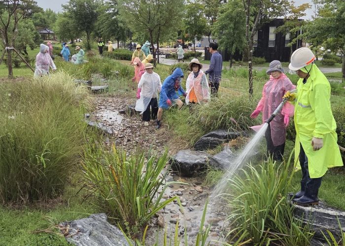 평택시, 경기정원문화박람회 앞두고 시민정원사 자원봉사 활동