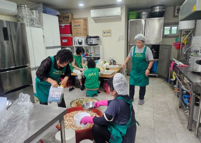 수원시 영통구 매탄3동 새마을부녀회, 사랑 가득 담은 반찬을 나누다