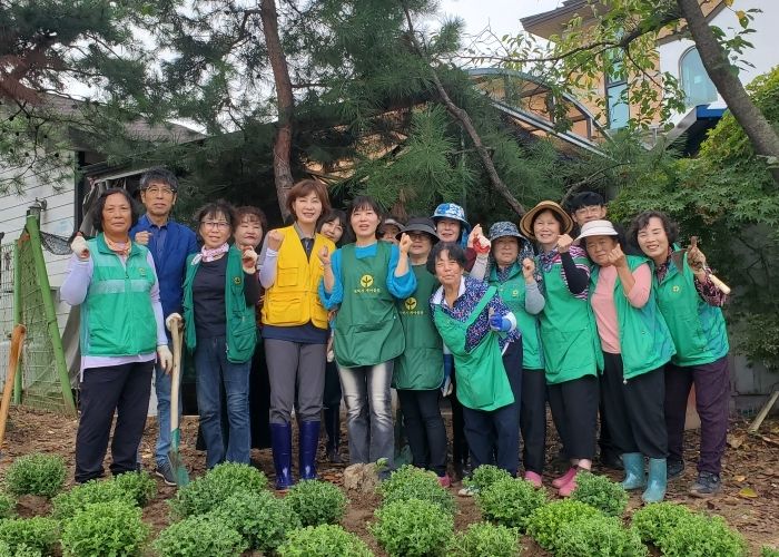 평택시 청북읍 새마을부녀회, 가을맞이 가을꽃 식재로 청북읍 ‘새단장’