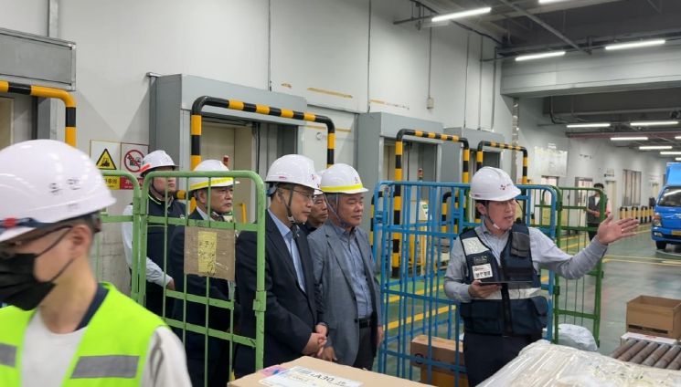 안호영 국회 환경노동위원장, CJ대한통운 관악터미널 방문