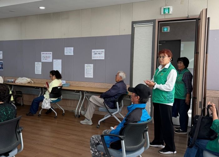 팽성읍 새마을부녀회, 민생회복 소비쿠폰 2차 접수 도우미 활동