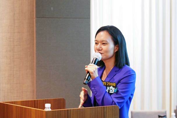 전국여성위원회 임원진 워크숍에서 발제하는 김남희 의원