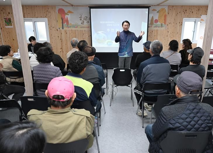 김동근 시장이 11월 13일 환경자원센터(자원회수시설 신설) 선호시설화 주민설명회에서 인사말을 하고 있다.