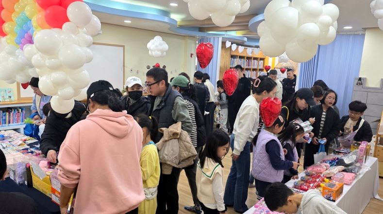 지난 15일 사내 도서관에서 열린 책씨앗 시장