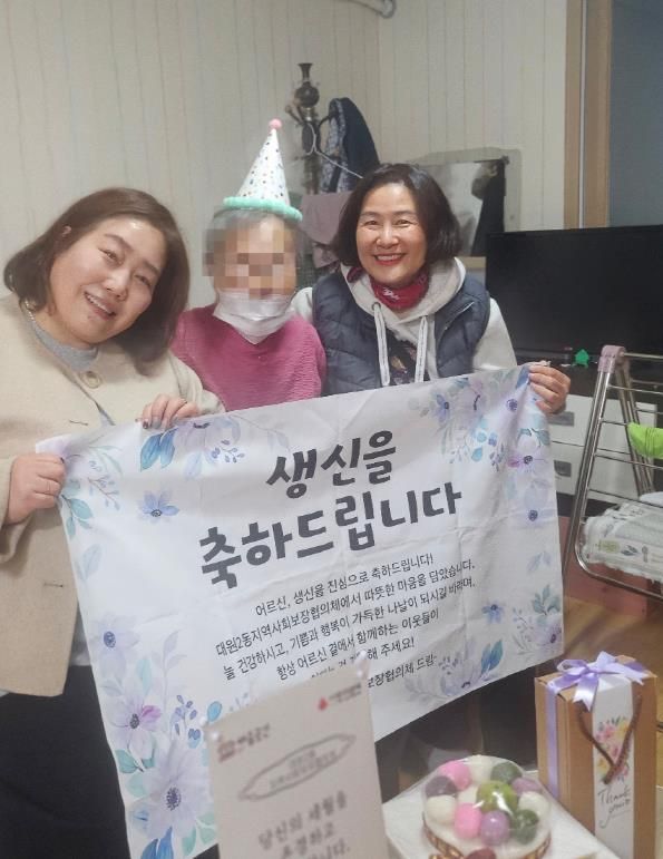 오산시 대원2동, ‘75세 이상 어르신 생신축하 사업’ 올해 운영 마무리