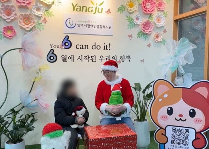 아동 선물 전달 사진