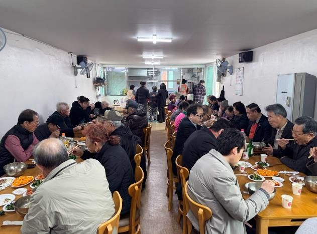 수원시 권선구 세류2동 새터경로당, 설 명절 맞아 따뜻한 떡국 나눔