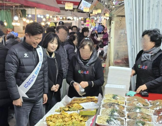 원미부흥시장에서 장을 보며 지역 소비 동향을 점검했다.