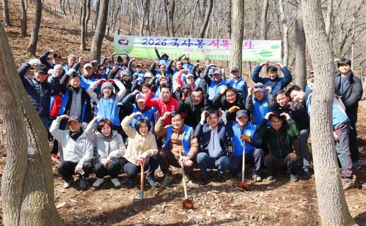 안성시 삼죽면 국사봉산악회, 국사봉 등산로 식목행사 실시
