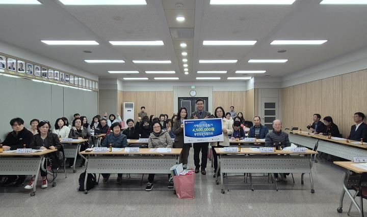 중앙동 통장협의회, 평택행복나눔본부에 이웃돕기 성금 전달