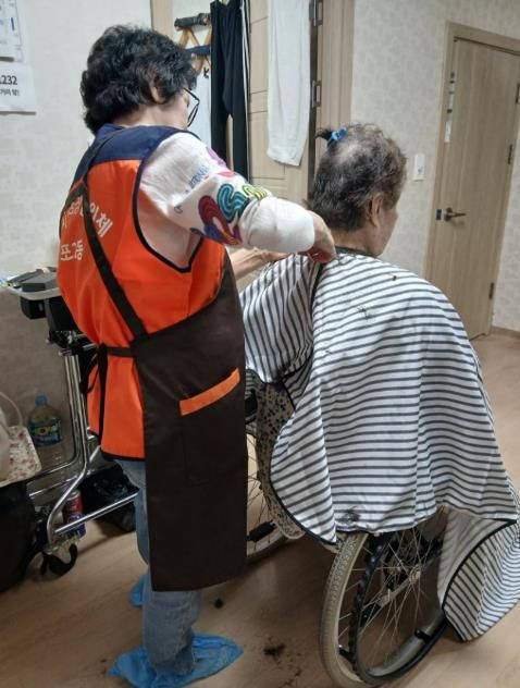 수원시 영통구 망포2동 지역사회보장협의체, 찾아가는 이미용 봉사로 이웃사랑 실천