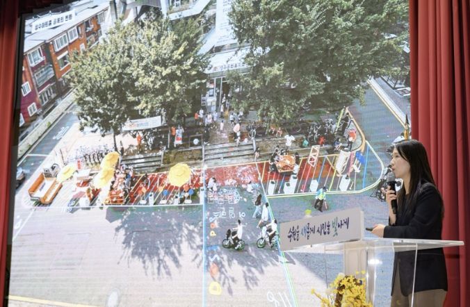 조영하 도만사 대표가 수원새빛포럼에서 강연하고 있다.