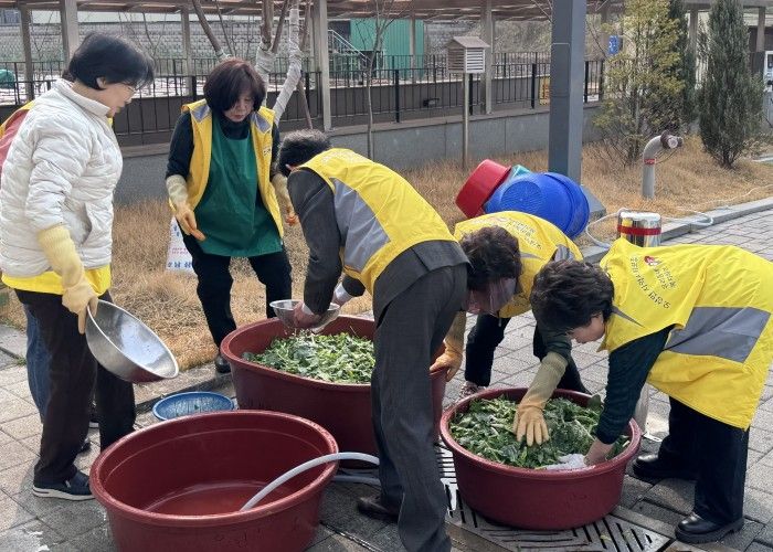 오성면 지역사회보장협의체, 온기를 전하는 특화사업 ‘김치 나눔’ 진행