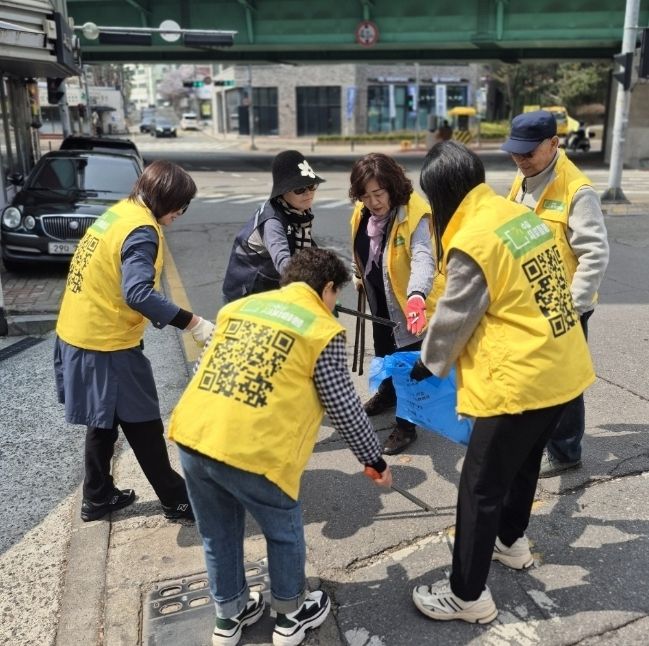 수원시 팔달구 우만2동, '봄바람 타고 싹~ 바뀐 우리동네!'... 새봄맞이 대청소 실시
